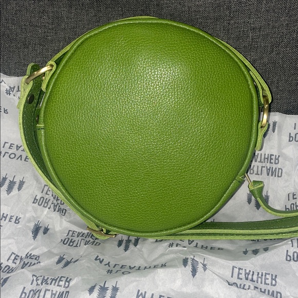 Portland Leather MANTIS Small Circle Crossbody - Picture 4 of 11